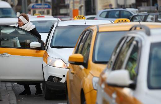 Путин подписал право самозанятых таксистов работать на иномарках