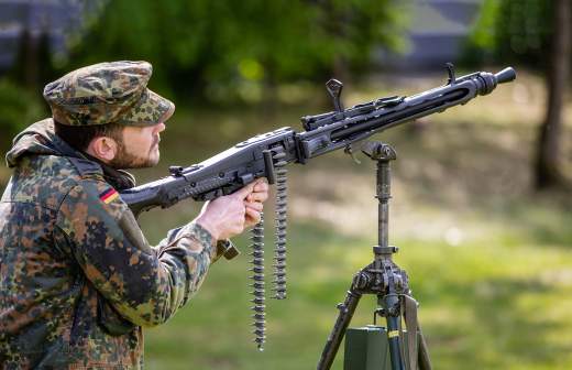 Мерц исключил нормализацию отношений с Путиным