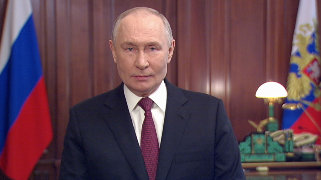 Путин поздравил россиян с 23 февраля и заявил о приоритетности развития ядерной триады