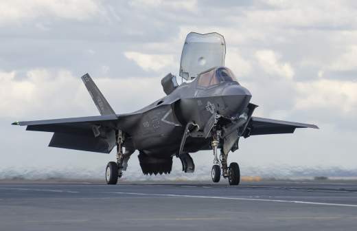 Три истребителя ВВС США были сбиты по ошибке кувейтским F/A-18