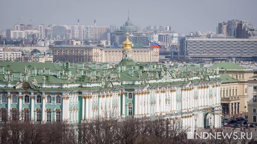 Санкт-Петербург подвергся масштабной атаке БПЛА, жителей просят не выходить на улицу