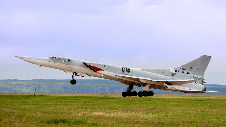 Военный самолет Ту-22М3 потерпел крушение в Иркутской области