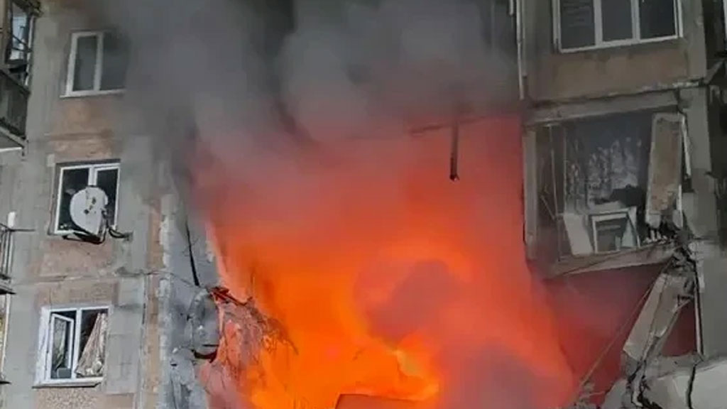 В Горловке три человека погибли под завалами атакованной БПЛА пятиэтажки