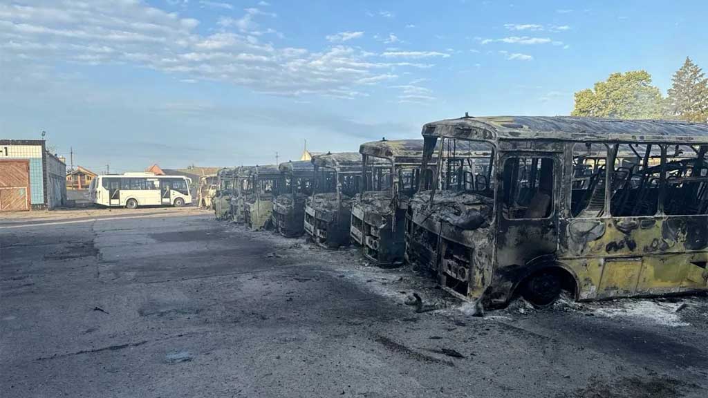 Дроны ВСУ сожгли 40 автобусов в городском автопарке в Херсонской области