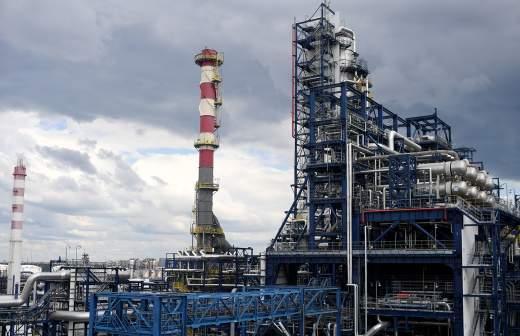 Госдума приняла поправки в Налоговый кодекс для стабилизации цен на топливо